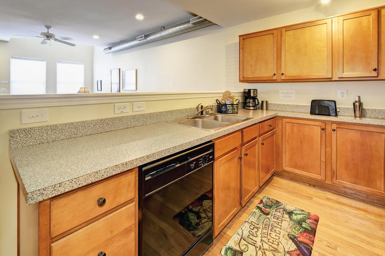 Restaurant Row Townhouse 2 King Bedrooms لويفيل المظهر الخارجي الصورة